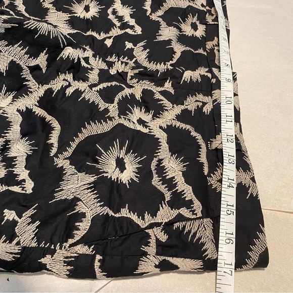 Banana Republic Stylish Black and Beige Patterned Shorts Sketchy Flower size 6 - Picture 8 of 10